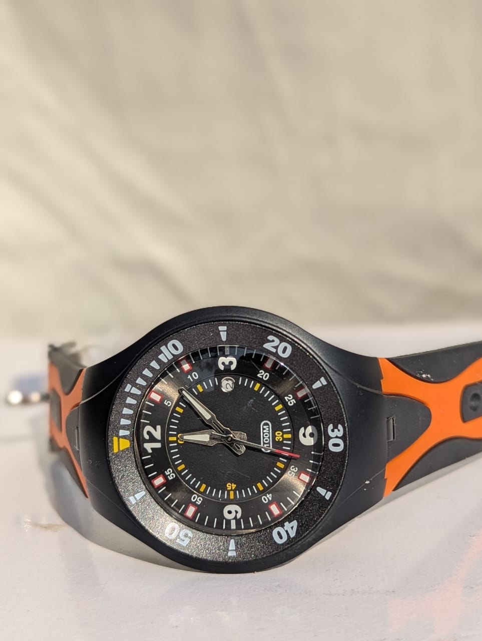 Founce Analog Diver's Watch - 100M Water Resistant