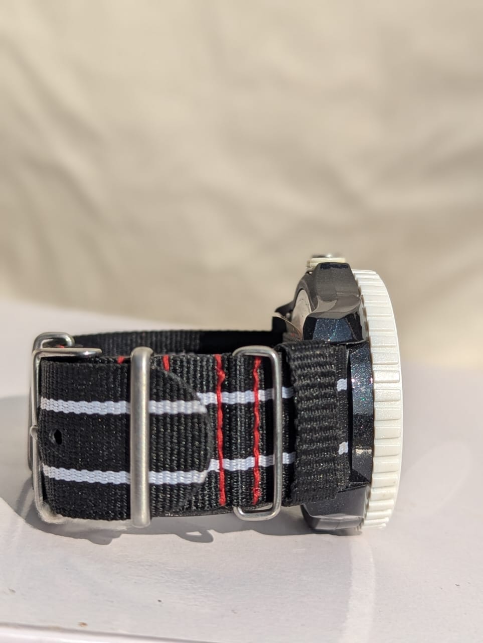 Founce 100M Dive-Style Watch - White Bezel & NATO Strap